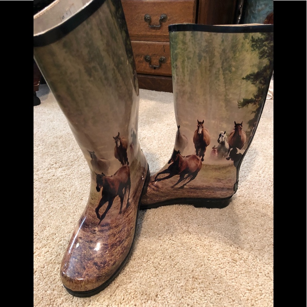 Rain Boots w/Western scene.  Size 11 W.  BNWOT.